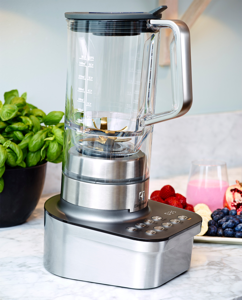 Illustration for article titled A Tilted Blender Promises To Make Your Smoothies Actually Taste Better